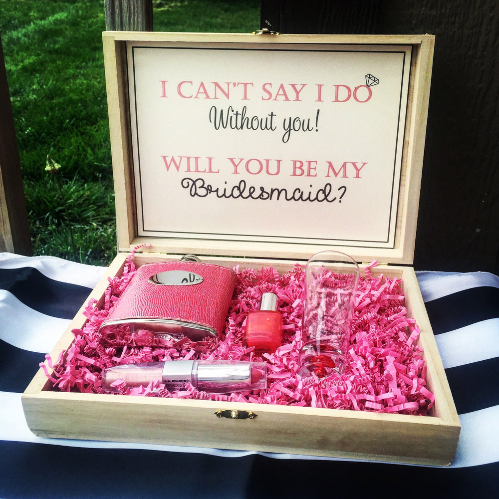 Customized Bridesmaid/Maid of honor Box - Knot and Nest Designs