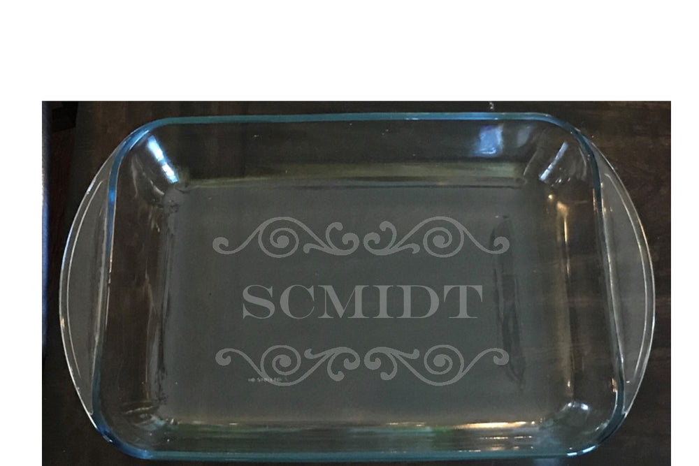 
                
                    Load image into Gallery viewer, Gift Personalized Glass baking dish - Knot and Nest Designs
                
            