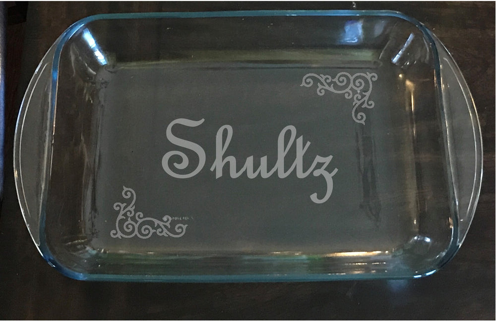 
                
                    Load image into Gallery viewer, Gift Personalized Glass baking dish - Knot and Nest Designs
                
            